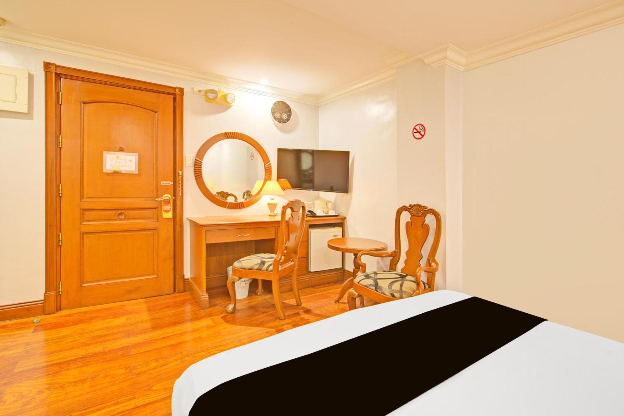 Townhouse Oak Vip Suites, Near Pnr Pasay Evangelista, Makati Manila Makati City Exterior foto