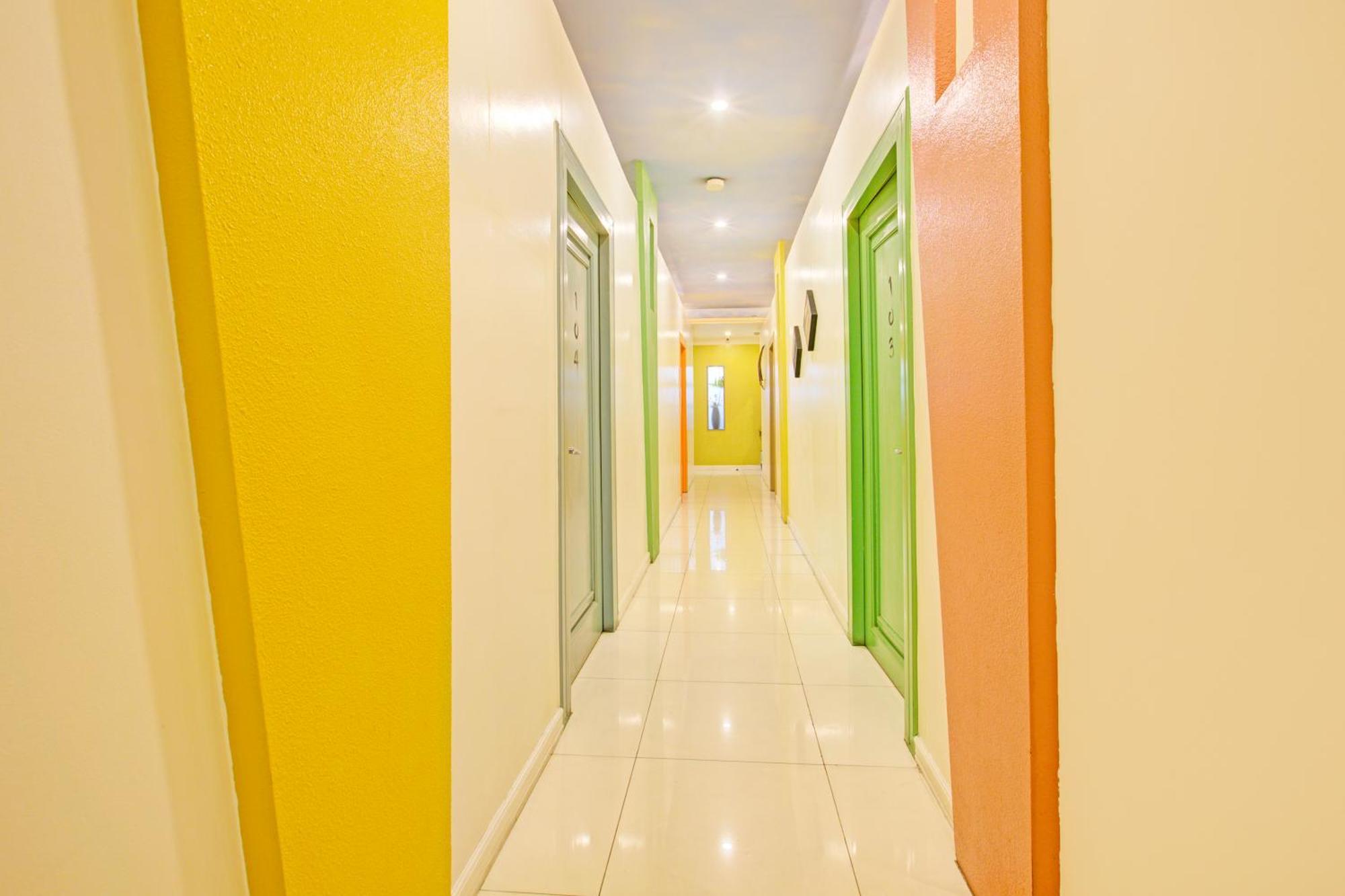 Townhouse Oak Vip Suites, Near Pnr Pasay Evangelista, Makati Manila Makati City Exterior foto