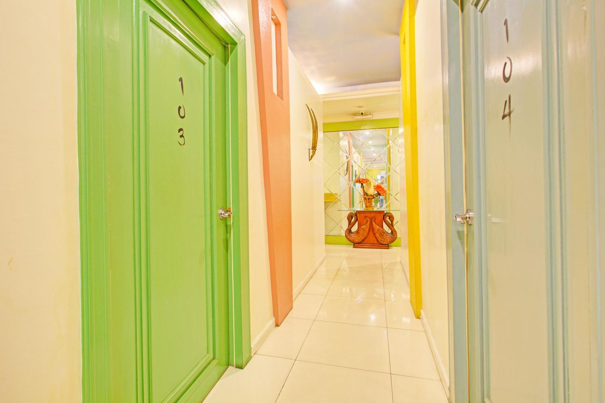 Townhouse Oak Vip Suites, Near Pnr Pasay Evangelista, Makati Manila Makati City Exterior foto