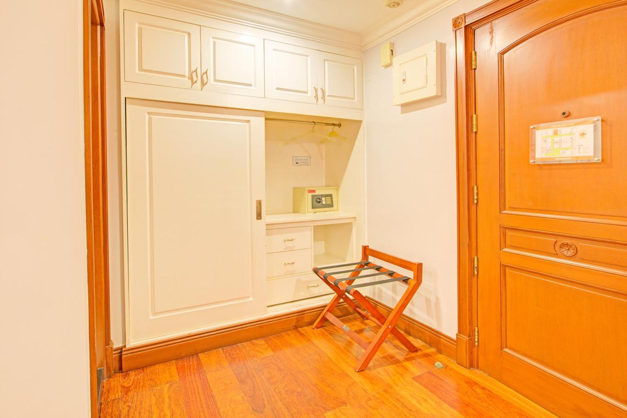 Townhouse Oak Vip Suites, Near Pnr Pasay Evangelista, Makati Manila Makati City Exterior foto